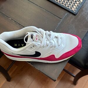 Nike White and Red Sneakers